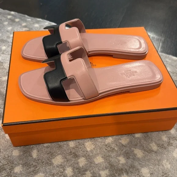 Hermes Pink and Black Oran Slide Sandals - Picture 3 of 9